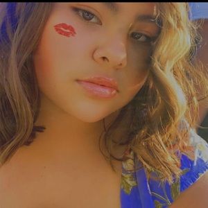 Meet your Posher, Celeste